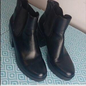 Bershka booties leather Chelsea  round toe 7.5